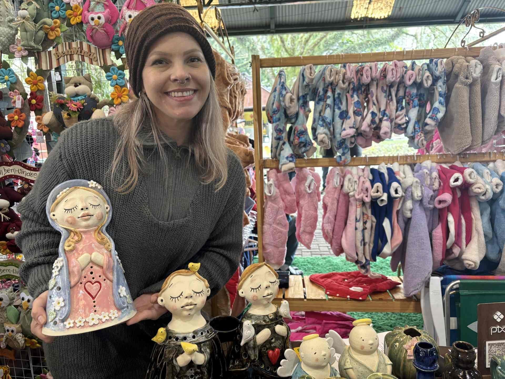 Luminárias de santinhas e anjos em cerâmica apresentadas no nosso estande